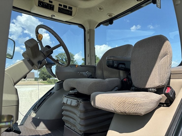 john-deere-7215r-image-37