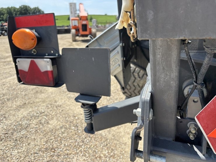 2018-claas-quandrant-5300rf-large-square-baler-image-32