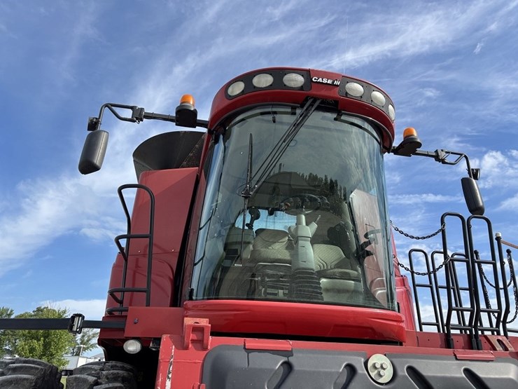 case-ih-7010-image-10