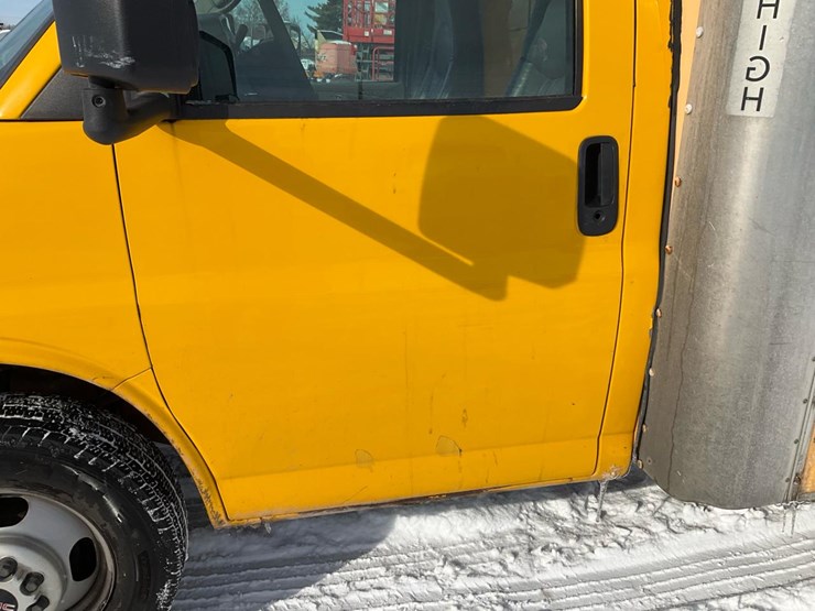 2009-chevrolet-express-3500-image-18