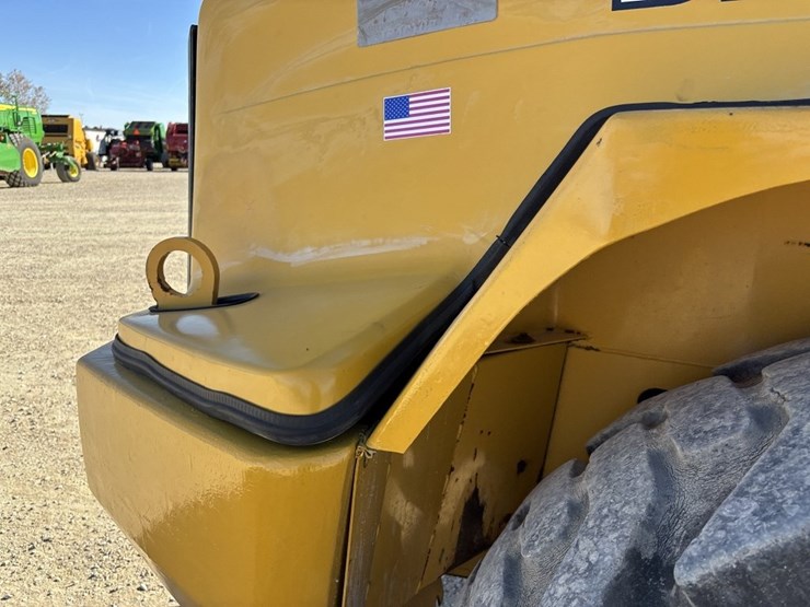 2003-deere-324h-image-22