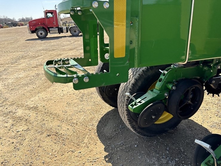 2017-john-deere-1775nt-image-42