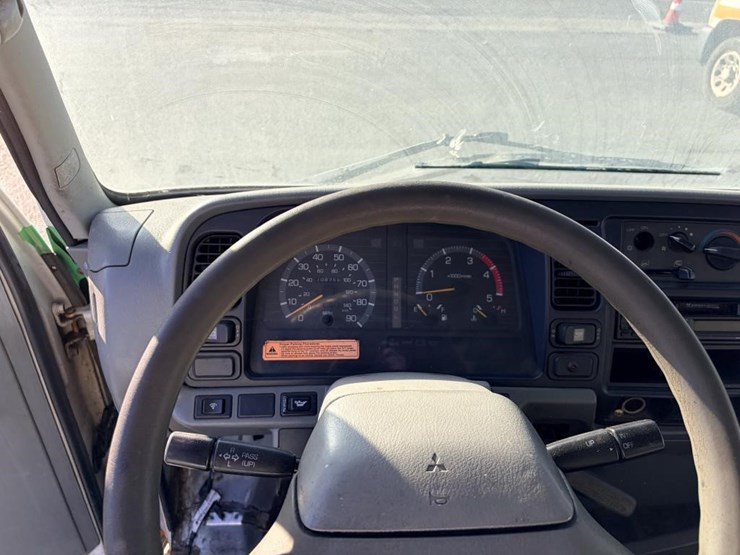 2004-mitsubishi-fuso-box-truck-image-13