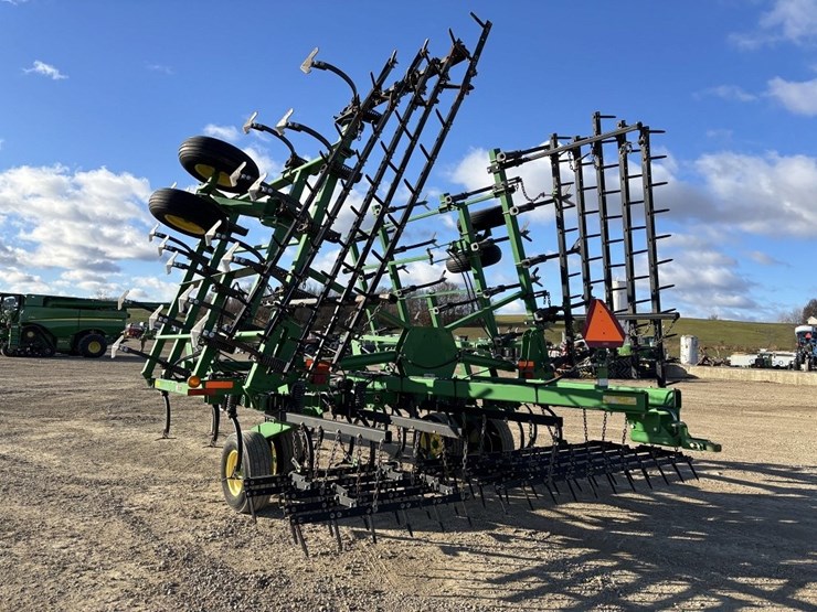 2011-john-deere-2210l-image-3