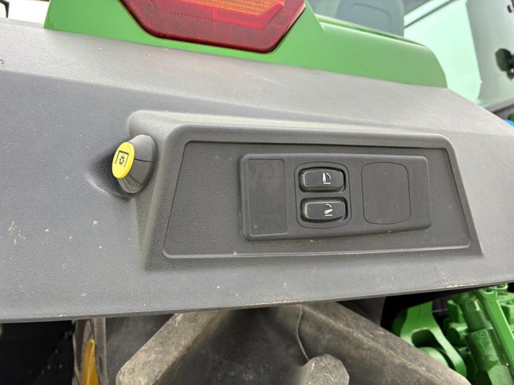 john-deere-8r-370-image-25