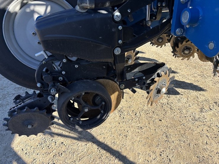 2024-kinze-5900-image-12