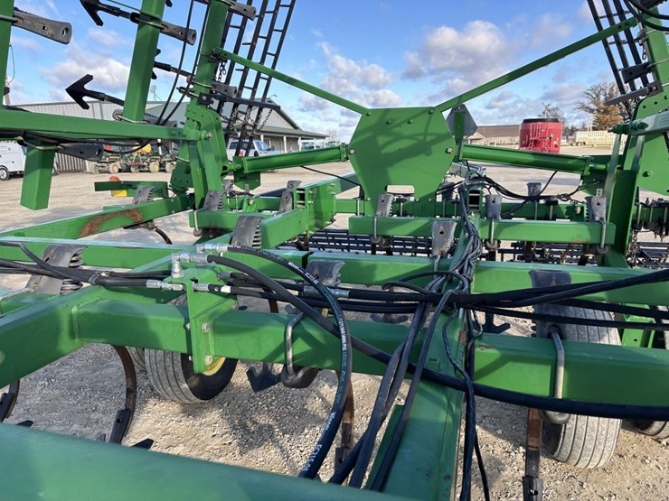 2011-john-deere-2210l-image-38