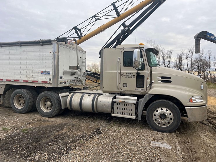 2014-mack-cxu613-semi-image-13