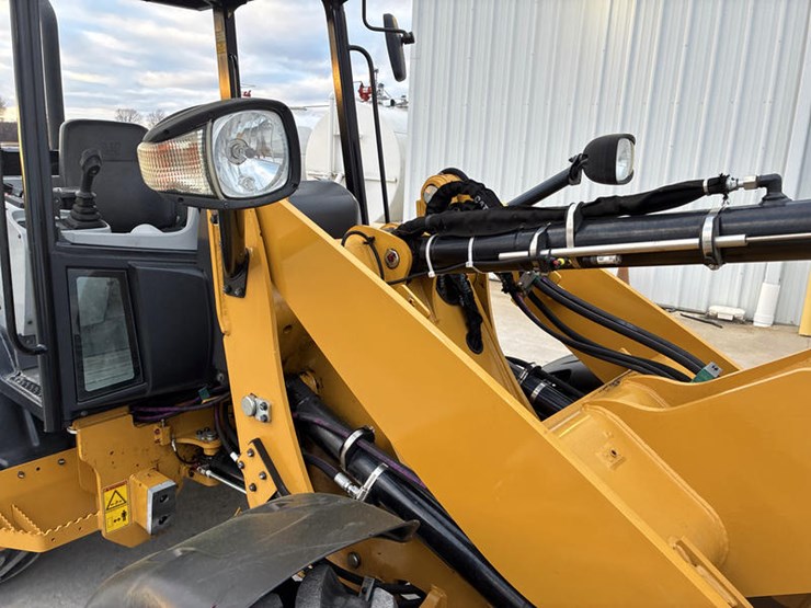 caterpillar-906m-image-23