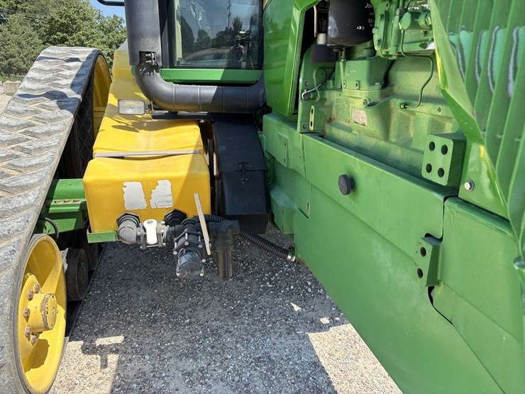 john-deere-8410t-image-11