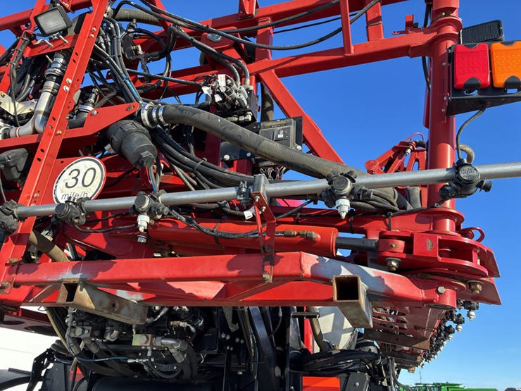 case-ih-patriot-3340-image-30