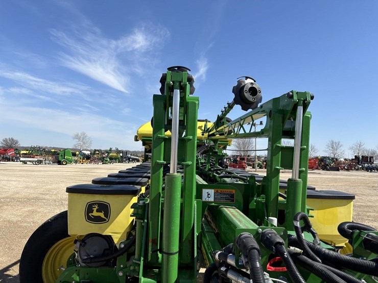 2017-john-deere-1775nt-image-65