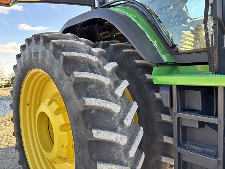john-deere-8r-310-image-17