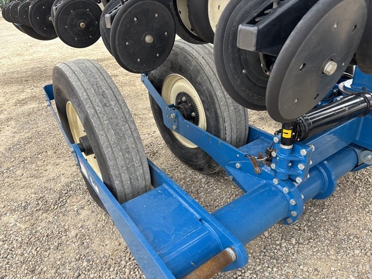2012-kinze-3660-image-33
