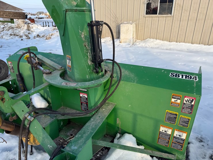 #166-•-2011-3pt-snow-blower-image-1