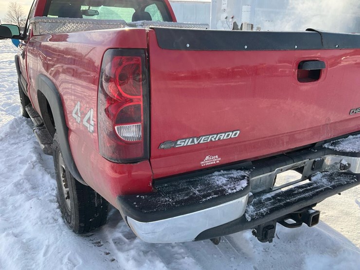 2005-chevrolet-k2500-image-25