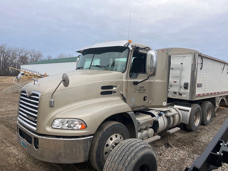 2014-mack-cxu613-semi-image-15