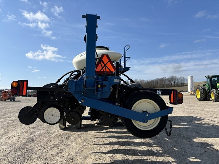 2010-kinze-3660-image-3