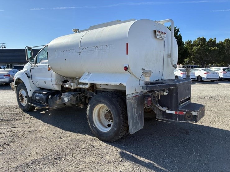 2014-ford-f750-image-4