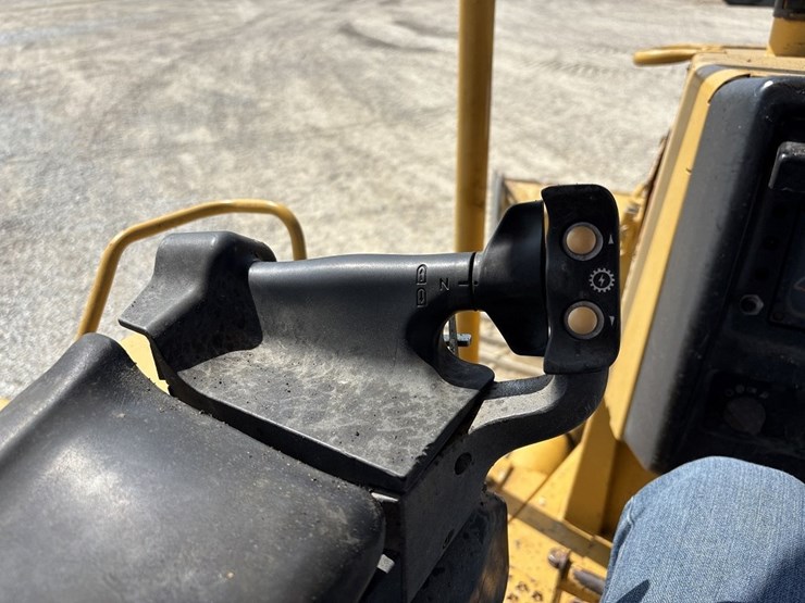 caterpillar-d5m-image-38