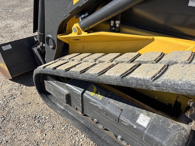 new-holland-c362-image-23