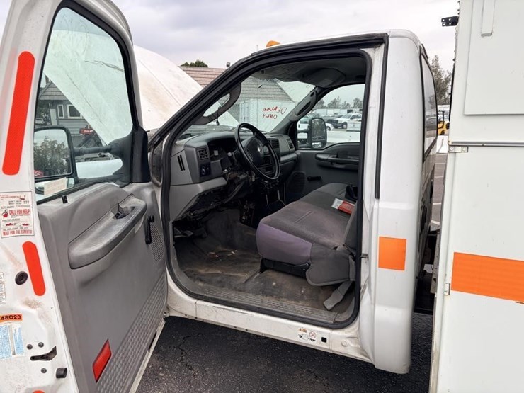 2004-ford-f450-image-11