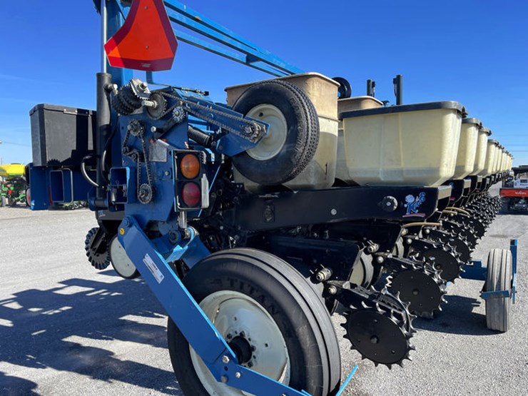 1998-kinze-2600-image-46