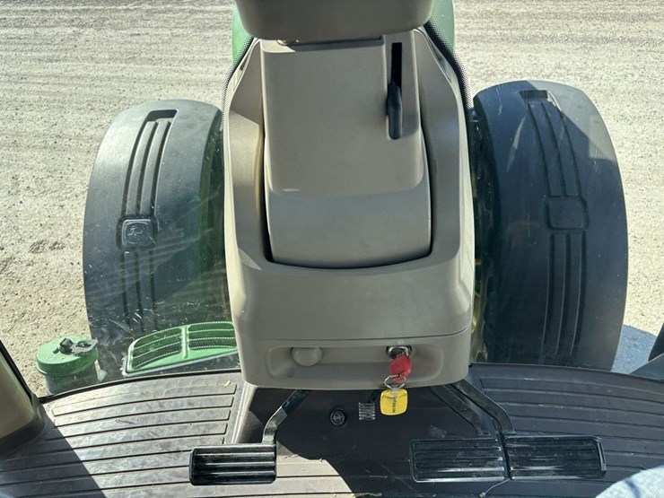 john-deere-8285r-image-48