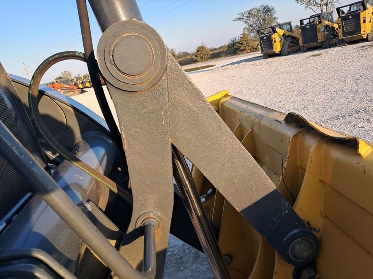 2022-deere-410l-image-37