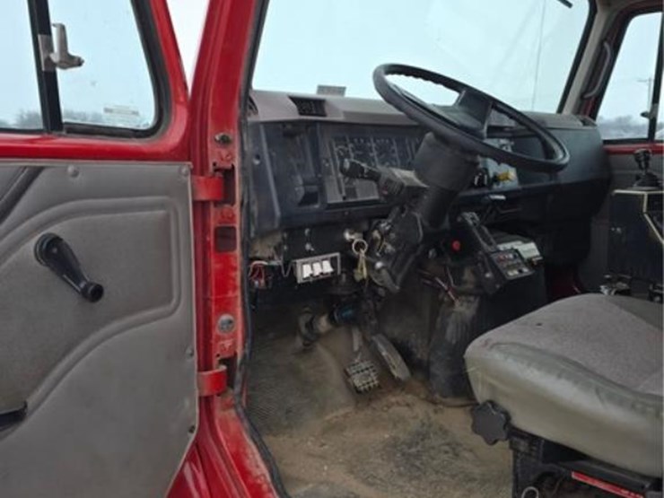 international-4900-image-13