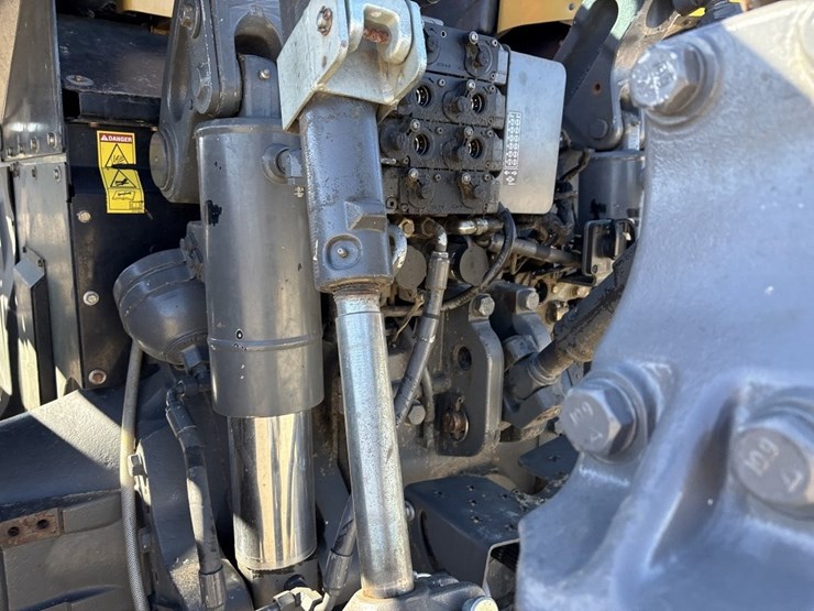 challenger-765e-track-tractor-image-26