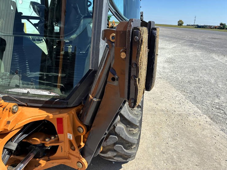 2019-case-580sn-image-46