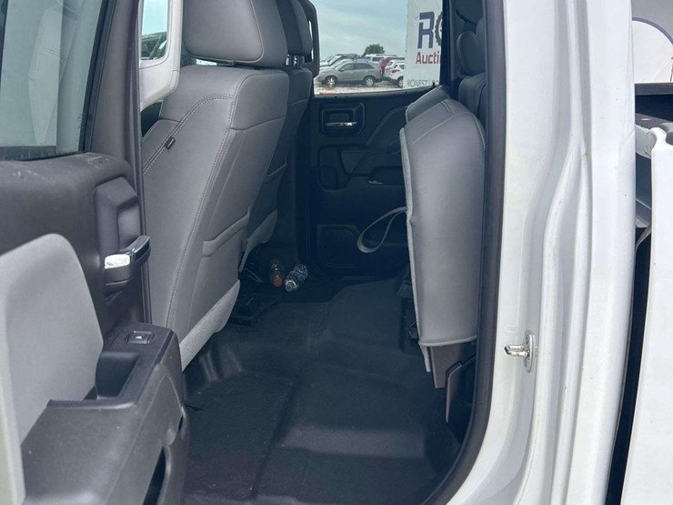 2017-chevrolet-silverado-1500-image-24