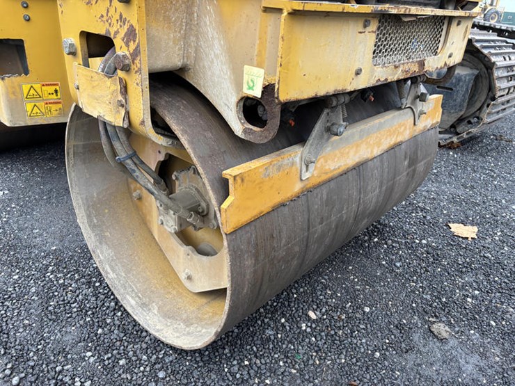 2017-caterpillar-cb24b-image-9