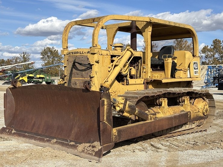 caterpillar-d7-image-1