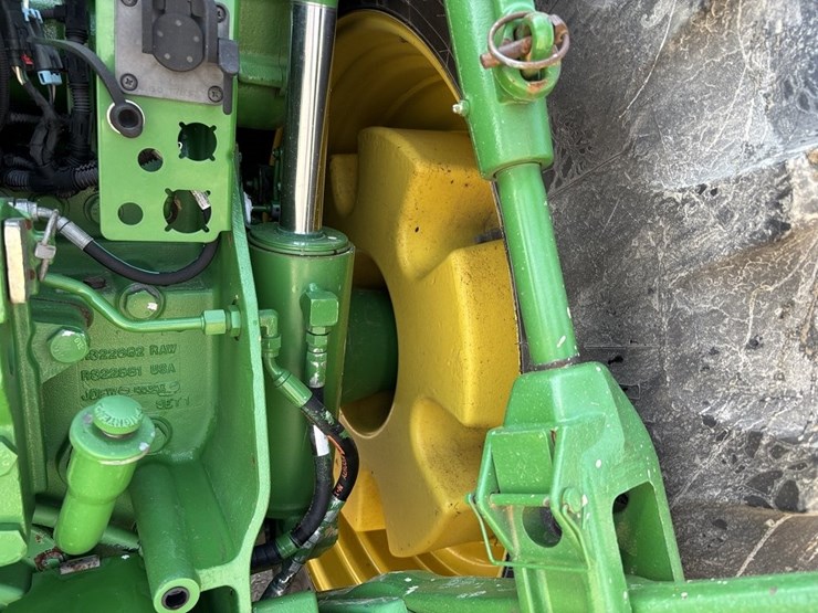 john-deere-8335r-image-25