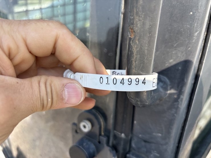 new-holland-c362-image-40