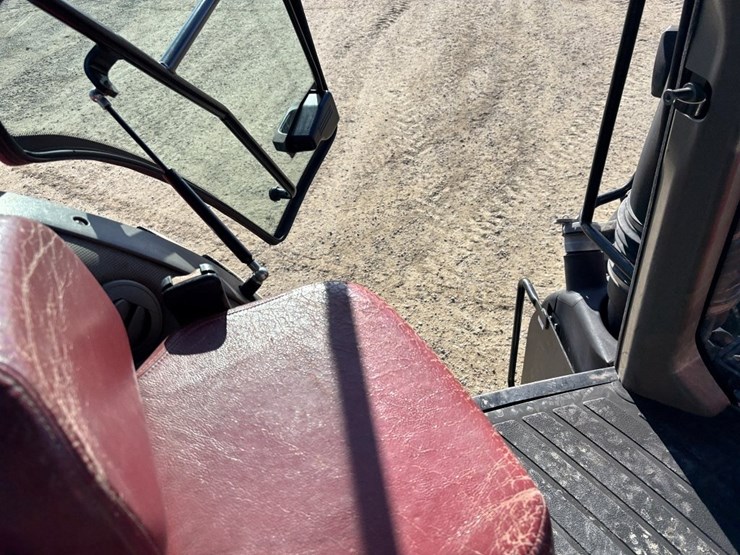 2014-case-ih-340-image-59