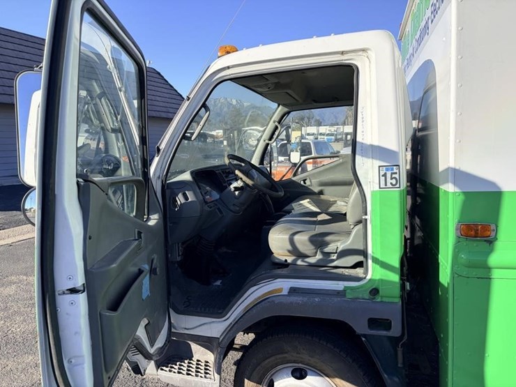 1999-mitsubishi-fuso-box-truck-image-10