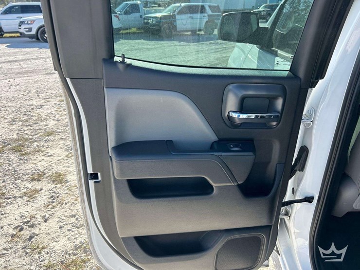 2018-chevrolet-1500-image-21