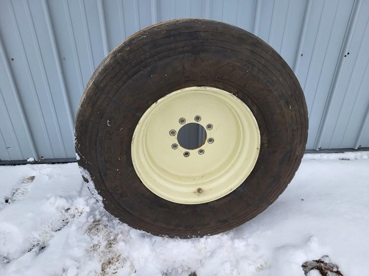 425/65r22.5-tire-w/8-bolt-rim-image-2