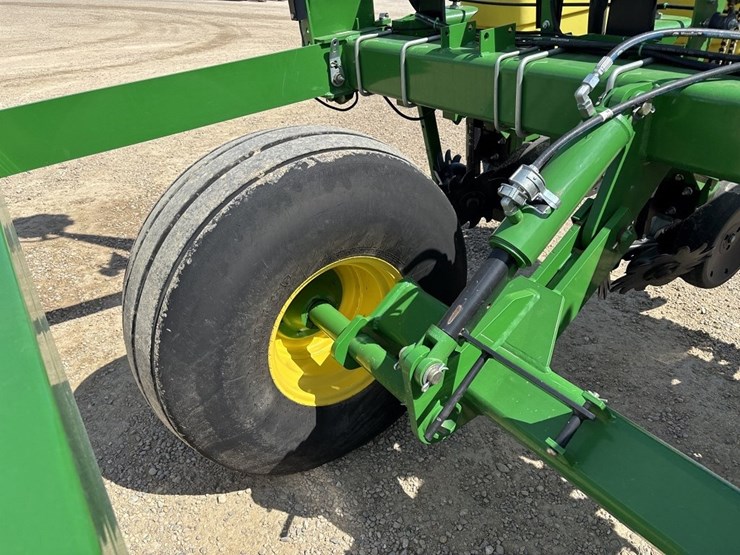 john-deere-1785-image-32