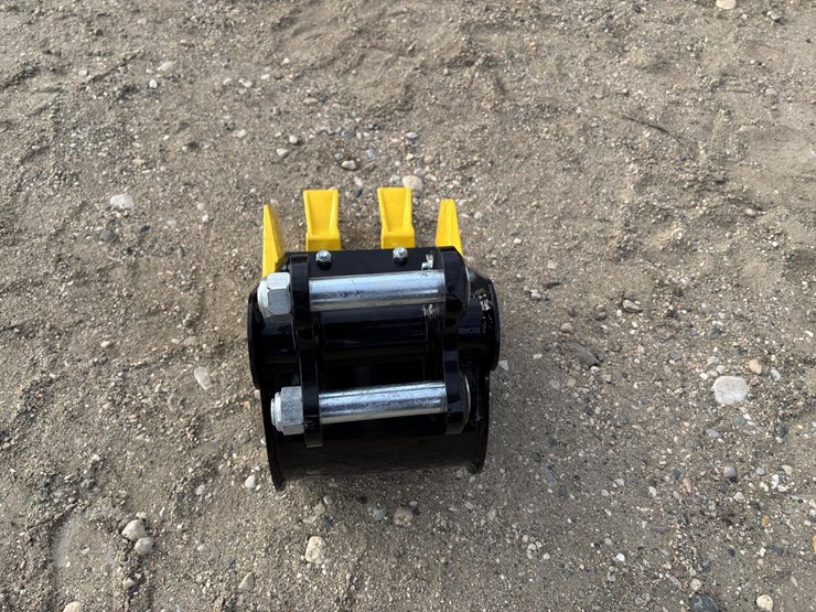 ir-mini-20cm-toothed-bucket-image-4