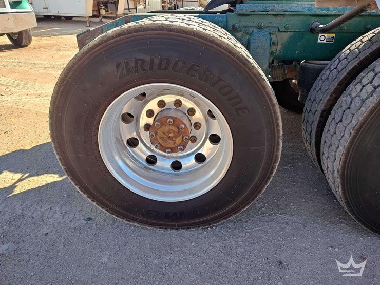 2014-peterbilt-388-image-57