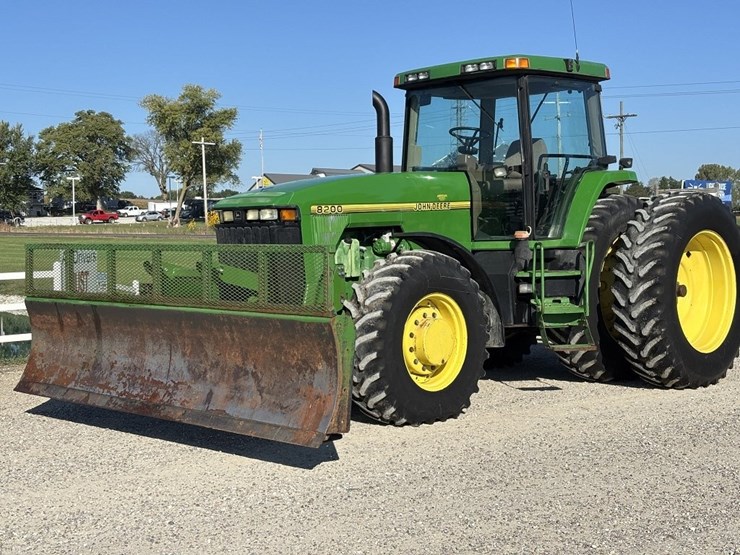 john-deere-8200-image-1