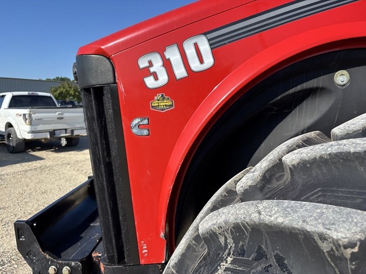 2015-versitle-310-mfwd-tractor-image-31