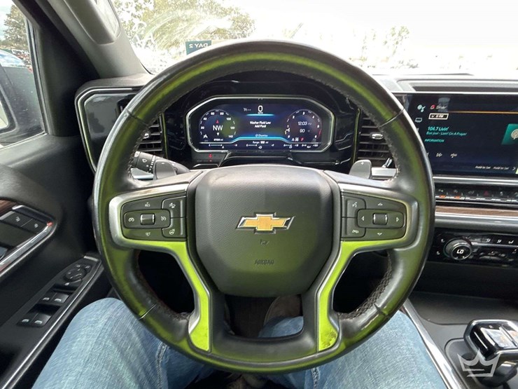 2023-chevrolet-1500-image-14