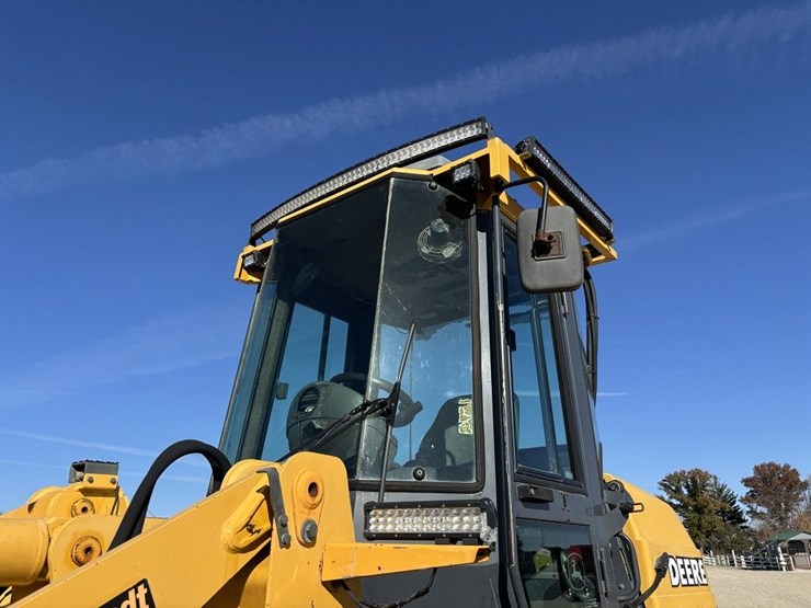 2003-deere-324h-image-34