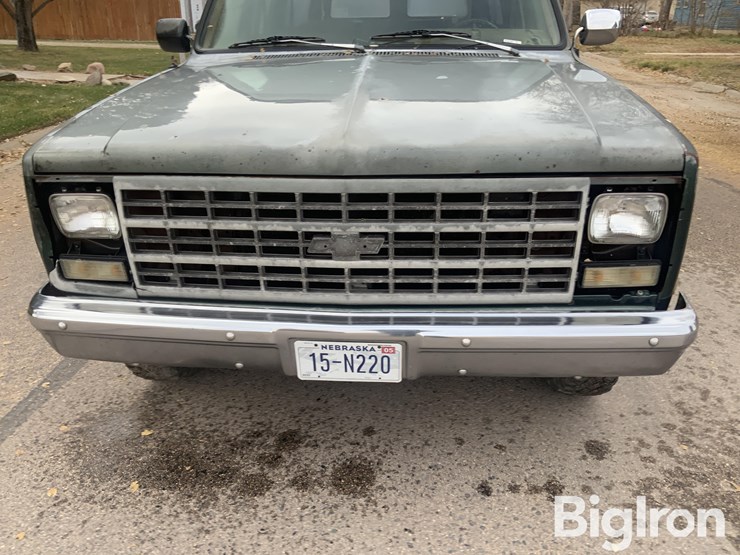 chevrolet-suburban-image-12