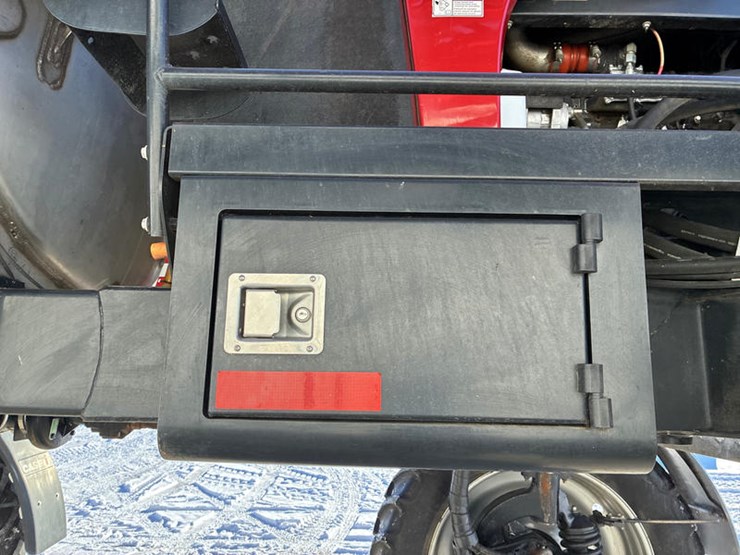 case-ih-patriot-3340-image-37